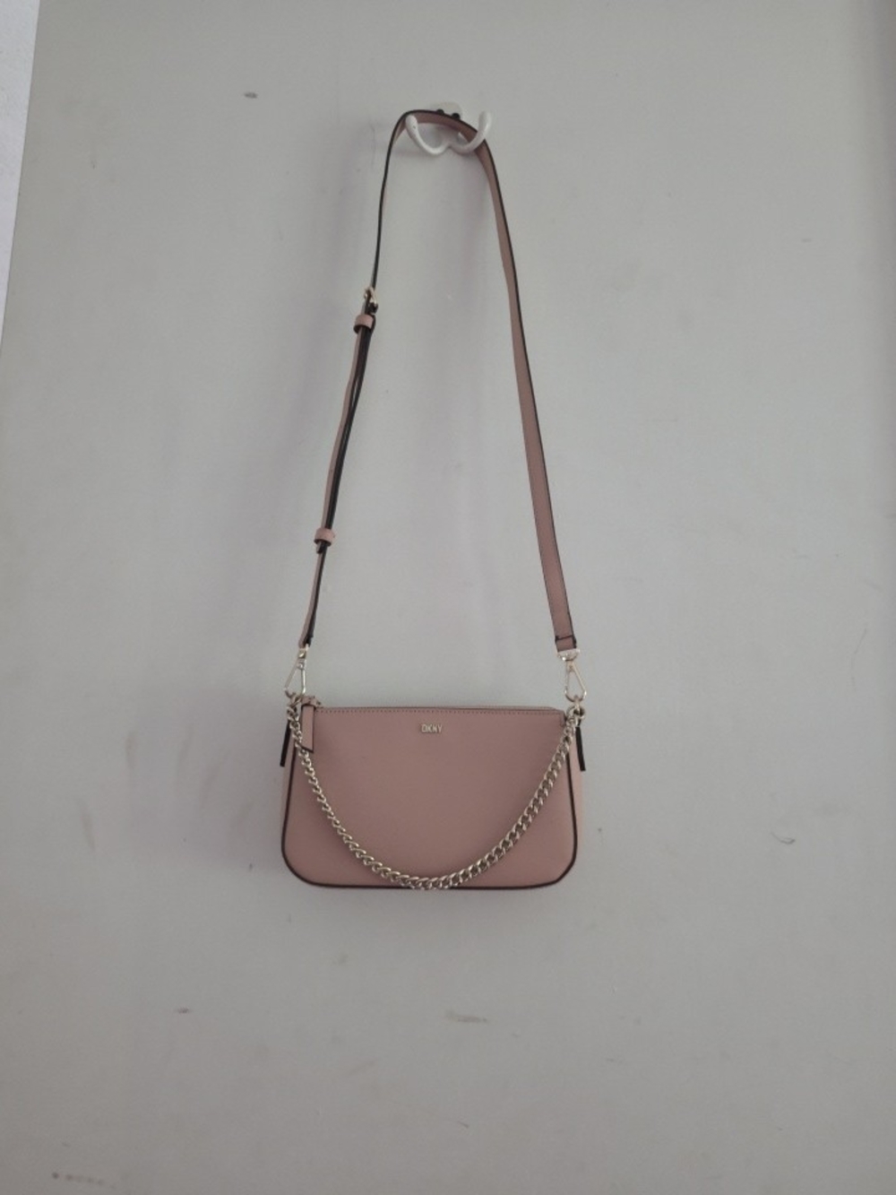 New $98 Dkny Pink Crossbody Bag Crosscut Leather with Gold Chain Handle Accent